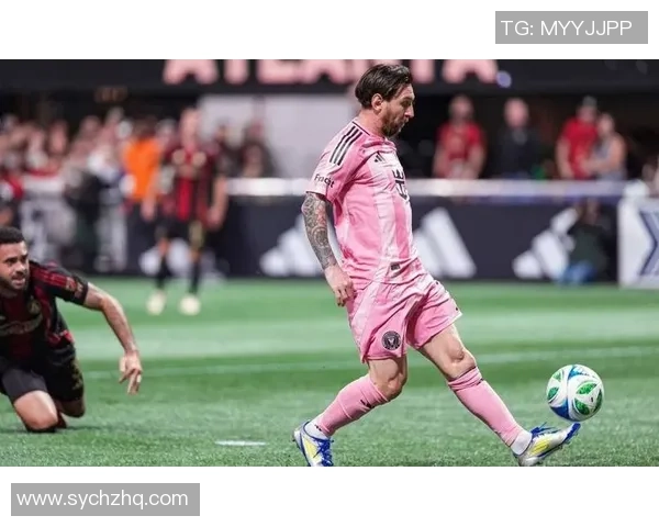 聚焦侧脸瞬间展现足球球星独特魅力与赛场风采